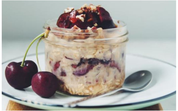Wholesome Granola-Berry Oatmeal recipe